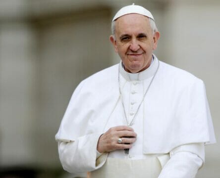 Minacce a Papa Francesco, inviata una lettera con 3 proiettili