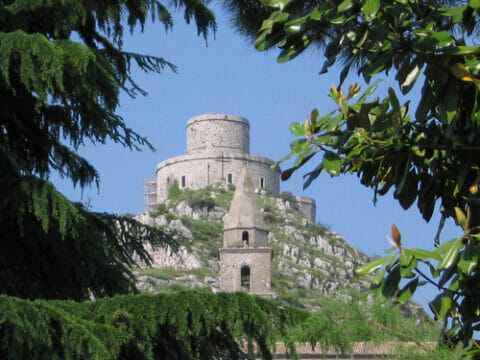 Montesarchio, accoglienza nella Torre: il Comune cerca un partner per la gestione