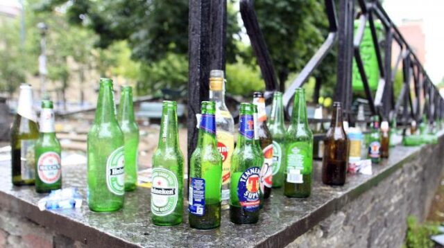 Cervinara: rinnovato il divieto di vendita per asporto di bevande in vetro