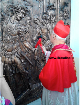Cervinara, Chiesa di San Potito: il cardinale De Giorgi benedice il portone di bronzo