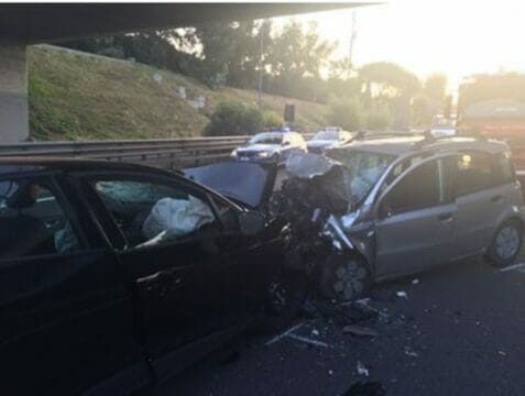 Cronaca, Napoli: auto contromano su tangenziale, 2 morti