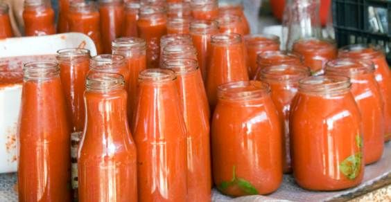 Valle Caudina: Le “bottiglie” di pomodori
