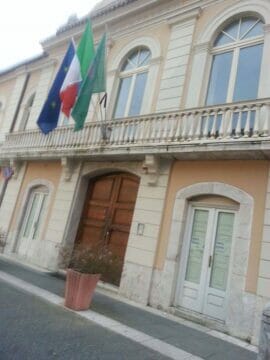 San Martino Valle Caudina: bandiere a lutto, solidarietà al popolo francese