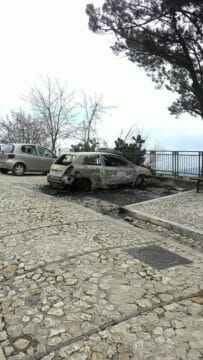 Montesarchio, auto in fiamme: è cortocircuito