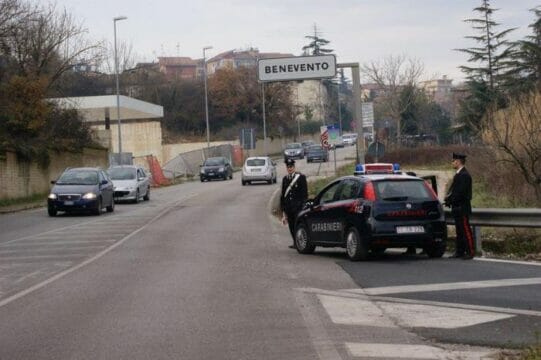 Benevento: Rapina 10mila euro distributore benzina