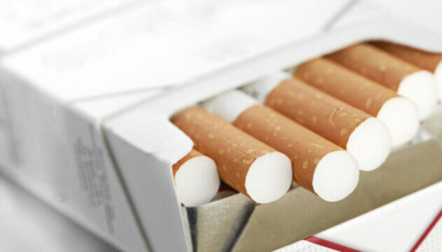 Stangata per i fumatori,aumentano sigarette e tabacchi
