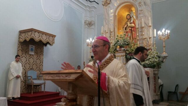 Benevento: Il Vescovo Accrocca a San Pietro per la benedizione dei palli