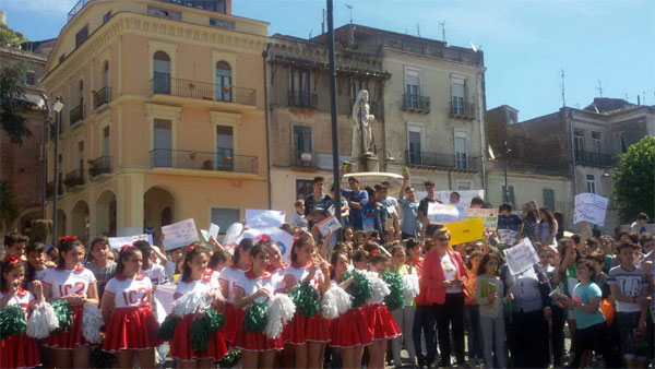 Montesarchio: Flash mob degli studenti in piazza Umberto I