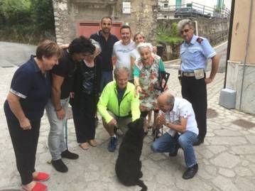 San Martino, la gente pazza per Sasha: sarà il cane di quartiere