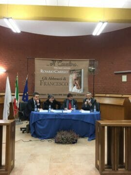 Cervinara: Presentato in prima nazionale il libro Gli Abbracci di Francesco di Rosario Carello