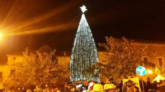 Cervinara: acceso l’albero in piazza Elena