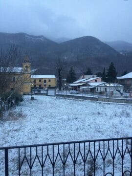 La Valle Caudina si risveglia sotto la neve