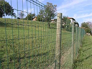 Montesarchio: ordinanza di demolizione di una recinzione in legno e rete metallica