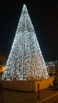 Montesarchio: Si accendono le luci d’artista ed è subito Natale, un Natale coi Fiocchi