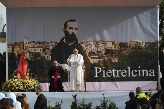 Papa a Pietrelcina: Padre Pio ha stupito il mondo
