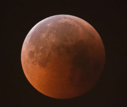 Valle Caudina: domani eclissi totale di Luna, la più lunga del secolo