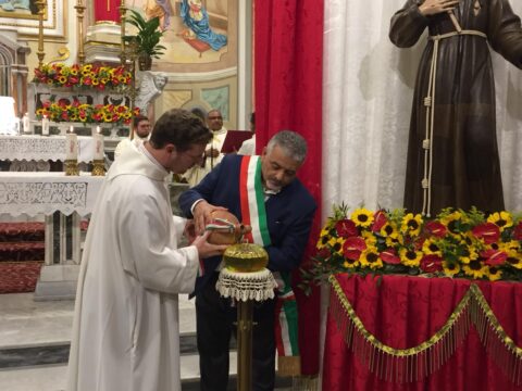 Airola: il sindaco di Bucciano accende la lampada in onore di San Francesco