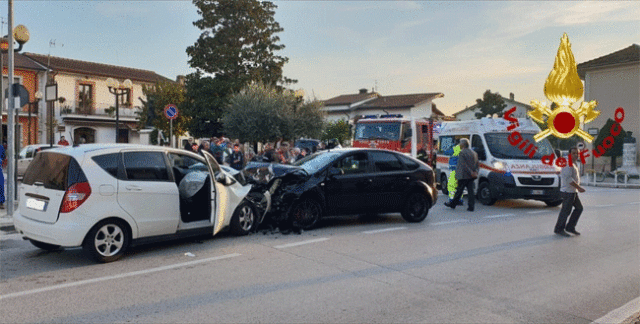 Cronaca, Grottaminarda: scontro tra auto, tre feriti