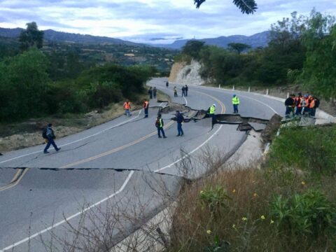 Terremoto in Perù: la terra si sposta di 4 metri, ecco le foto