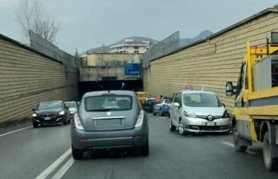 Cronaca: galleria della Reggia di Caserta chiusa al traffico, in arrivo ambulanze