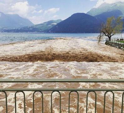 Lombardia flagellata dal maltempo: esonda lago di Como, frane ed evacuazioni in corso