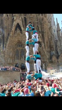 Montesarchio: dalla Catalogna, torre di cento persone all’ombra del Castello