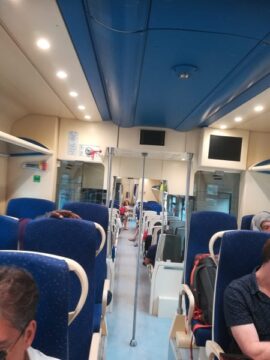 Auto sfonda passaggio a livello ad Acerra: treni Valle Caudina in ritardo