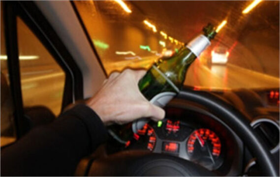 Guida sotto l’effetto dell’alcool,ritirate 5 patenti