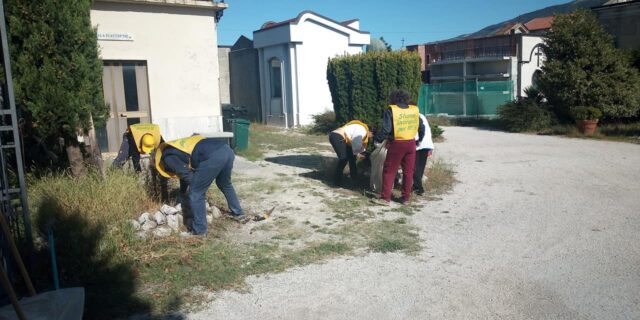 Airola: volontari puliscono il cimitero