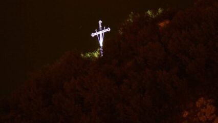 San Martino Valle Caudina: la Croce illuminata