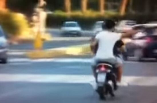 Cronaca: in scooter senza casco, per sfuggire alla polizia sbattono contro auto dei carabinieri