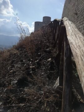 Montesarchio: ancora in azione i vandali della Torre