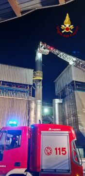 Cronaca: incendio nella zona industriale di Nusco