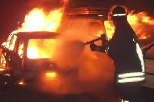 Montesarchio: a fuoco l’auto del proprietario della pizzeria di piazza Croce