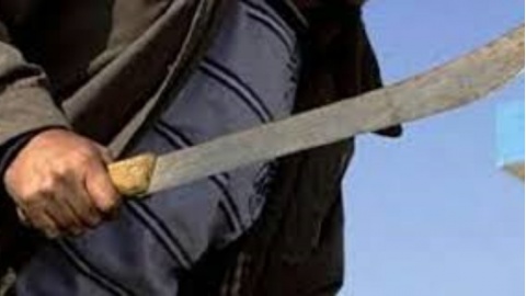 Cronaca: minaccia l’ex moglie ed i figli con un machete, in manette un 61enne