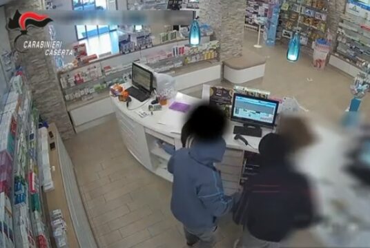 Cronaca: due arresti per rapina in farmacia, ecco il video