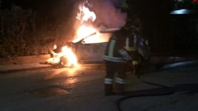 Cronaca: auto in fiamme, indagano i carabinieri