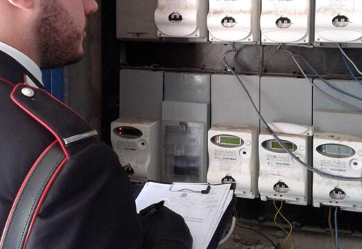 Cronaca: ruba energia elettrica, denunciato dai carabinieri