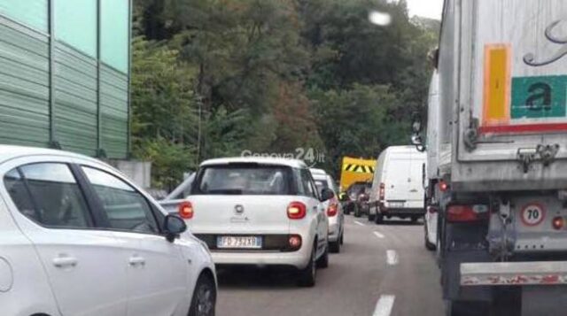 Cronaca: schianto violento in autostrada, 6 km di coda tra Caianello e Capua