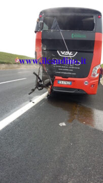 Valle Caudina: incidente in autostrada per un pullman di linea, si lamentano feriti