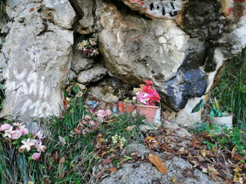 Cervinara: rubata la statua della Madonnina lungo la strada che sale in montagna