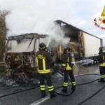 Cronaca: in fiamme autotreno sull’autostrda, caschi rossi in azione