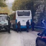 Cronaca: scontro tra camion e bus, illesti dieci bambini