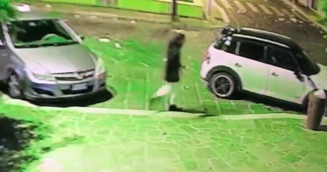 Cronaca: follia lungo l’Appia, vandalo prende a calci le auto in sosta