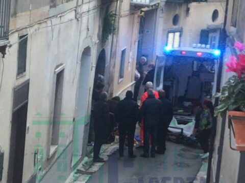 Cronaca: 18enne cade dal balcone della sua abitazione