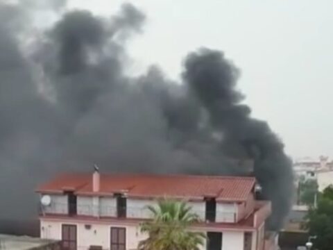 Cronaca: fulmine colpisce un’abitazione, inferno di fumo