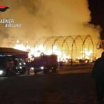 Cronaca: in fiamme un’azienda agricola, due capannoni distrutti