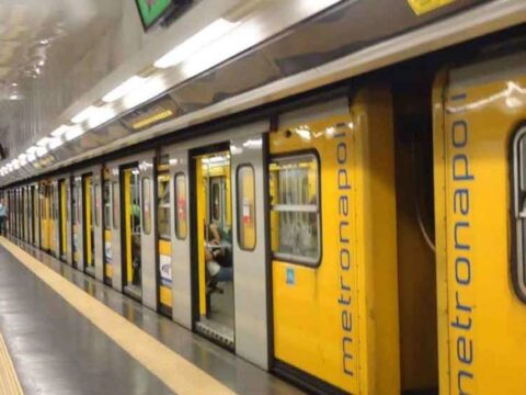 Cronaca: scontro tra due treni della metropolitana di Napoli, allertati tutti gli ospedali
