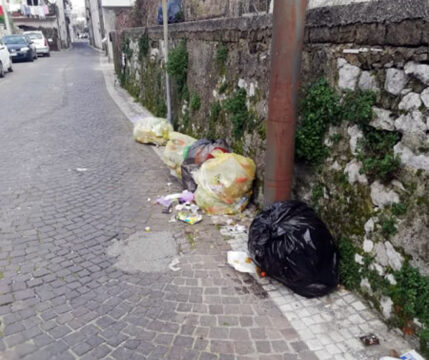 Cervinara: rifiuti abbandonati in pieno giorno