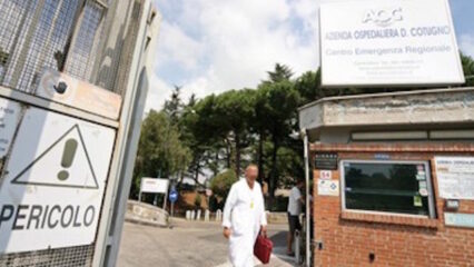 L’ospedale Cotugno di Napoli ha esaurito i posti letto Covid-19